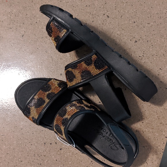 NWT SKECHERS LUXE FOAM LEOPARD PRINT VELCRO SANDALS - Picture 9 of 9